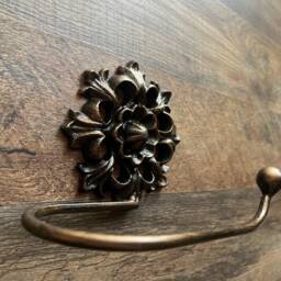 Toilet Paper Holder - Rosette Iron Toilet Paper Holder Tissue Tp Hanger Elegant Bathroom Fleurdelisjunkie Mega Roll - thumbnail 3