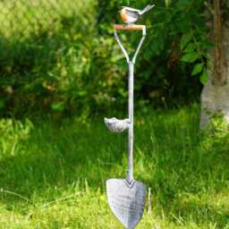 Large Robin On Spade Bird Feeder Bath - Metal Robins Garden Ornament Outdoor - thumbnail 1