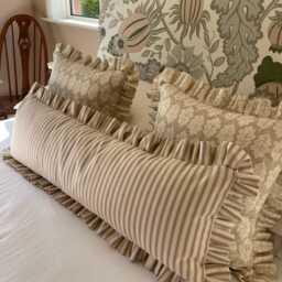 Beige Oak Leaf Frilled Cushion Cover, Handmade Ruffled Throw Pillow, Farmhouse Decor - thumbnail 3