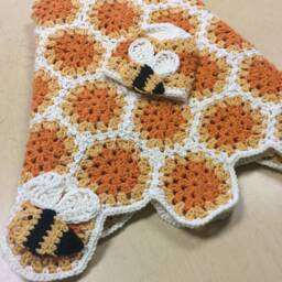 Busy Bee Baby Blanket & Hat - thumbnail 2