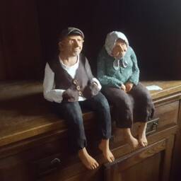 Grandpa Sitting I - Brown - thumbnail 3