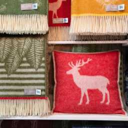 Red Deer Cushion Cover - Pure Wool Reversible Pillowcase 45 X 45cm/ 18 18 - thumbnail 2