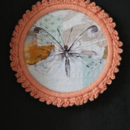 Butterfly Drawing Painting in Round Crochet Frame, Cabinet Of Curiosities, Unique Piece, Handmade, Pink, Diameter ~11.5cm. Made By Bee - thumbnail 2