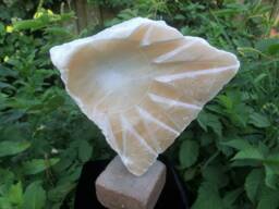 Sun Translucent Triangle Alabaster Stone Sculpture/ Two Different Sides/ On A Bronze Coloured Brick/ Totaal 12 - thumbnail 1