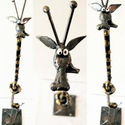 Giraffe With Knotted Neck - thumbnail 2