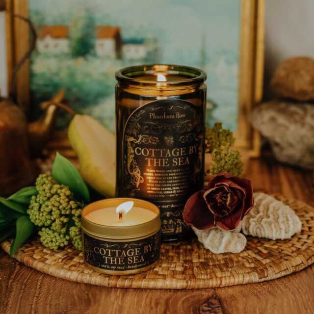 Cottage By The Sea - Floral & Fresh Scented Soy Candle - image 1