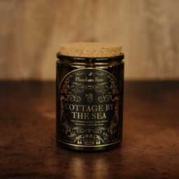 Cottage By The Sea - Floral & Fresh Scented Soy Candle - thumbnail 3