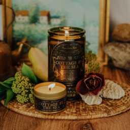 Cottage By The Sea - Floral & Fresh Scented Soy Candle - thumbnail 1