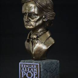 Edgar Allan Poe Statue - thumbnail 3