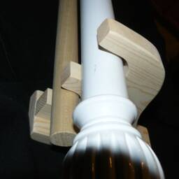 Small Shelf Bracket With Double Rod Support - thumbnail 3