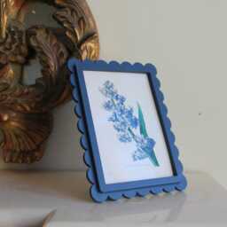 Scallop Photo Frame Freestanding Or Wall Mount, Easy-Change Magnetic Front - thumbnail 2