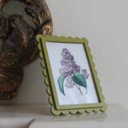 Scallop Photo Frame Freestanding Or Wall Mount, Easy-Change Magnetic Front - thumbnail 3