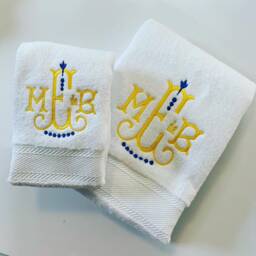 Monogrammed Towel Set - thumbnail 1