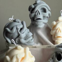 Skull Candle With Snakes Spooky Halloween Soy Wax Decor - thumbnail 3