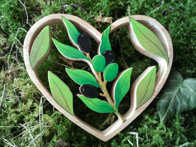 Heart Strand Of Olive Wood - Large - image 1