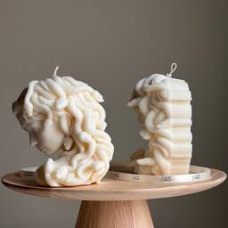 Medusa Soy Wax Candle Sculptural Woman Head Statue Candle - thumbnail 3