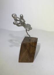"Sculpture ""Catch" - thumbnail 1