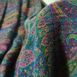 Luxury Boiled Pure Merino Wool Reversible Sofa Or Bed Throws For Ultimate Comfort & Style - Classic Bold Paisley Green, Pink & Blue - thumbnail 4