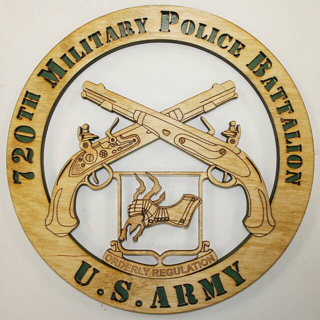Military Police 720Th Mp Bn Crossed Pistols Cutout Wall Plaque