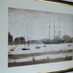 L.s. Lowry Art Print - Rhyl Harbour Walnut Finish Frame With White Mount & Textured Image - thumbnail 2