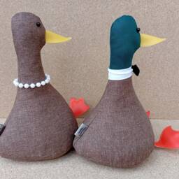 Cool Canard Doorstop/Bookends. Mallard Duck Pair With Bow Tie & Pearl Necklace - Flat Packed Wedding Gift Anniversary Couples - thumbnail 3