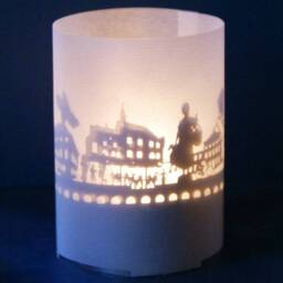 G??ttingen Skyline Gift Tube Shadow Play Candle - Silhouette Projection Of Landmarks Ideal Souvenir For Fans