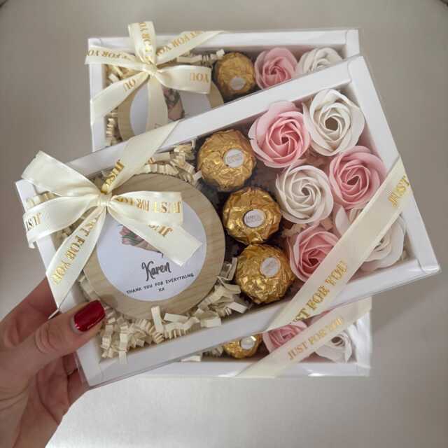 Thank You Gift Set With Candle, Chocolate & Soap Flowers - image 1