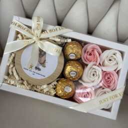 Thank You Gift Set With Candle, Chocolate & Soap Flowers - thumbnail 3