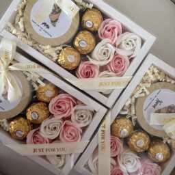 Thank You Gift Set With Candle, Chocolate & Soap Flowers - thumbnail 4