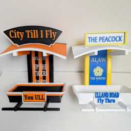 The Peacock, Leeds United Bird Feeding Station - Whites Football-Themed Garden Decor Feeder For Elland Road Faithful - thumbnail 4