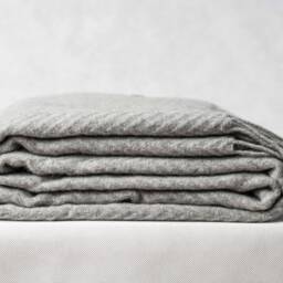 Light Grey Merino Wool Throw Blanket Cosy Plaid Bedspread - thumbnail 3