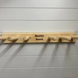 Muddy Boot Inscribed Wellington Rack - Natural Wood - thumbnail 4