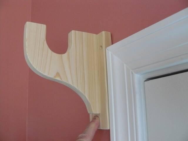 Small Shelf Brackets With Rod Support - image 1