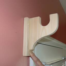 Small Shelf Brackets With Rod Support - thumbnail 2