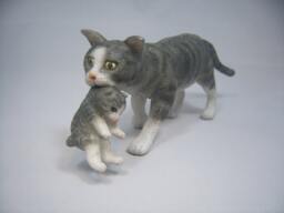 Cat Carry A Baby(Cat Figurine Personalized Pet Portrait - thumbnail 1