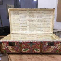 William Morris Steamer Trunk Coffee Table - Upcycled Strawberry Thief Toy Chest Storage Bench _ Morrisstcs - thumbnail 3