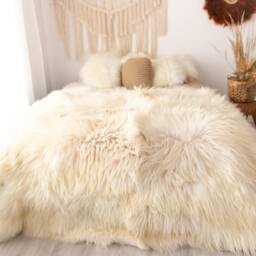 Exclusive Genuine Natural Rare Icelandic Sheepskin Rug, Pelt, Soft Long Fur Extra Large Super Scandinavian Home Luxury - thumbnail 2