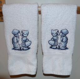 Kissing Delft Dutch Kids Hand Towel - thumbnail 1