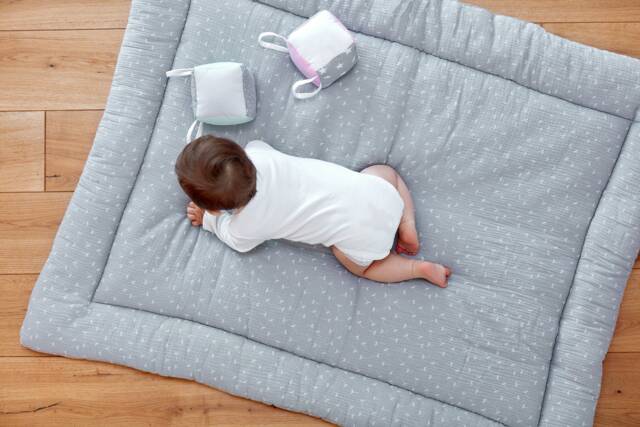 Kraftkids Crawling Blanket Playpen Insert Muslin Grey Dandelions 100 cm X 130 cm - image 1