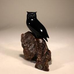 Owl Sculpture Decor Figurine By John Perry Horned 9In Tall Ebonite On Burlwood - thumbnail 3