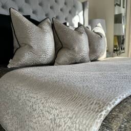 Elegant Champagne Gold Bed Runner/Luxury Throw Blanket Comforter Bedspread Scarf For King & Super Size Bedding, Antelope - thumbnail 2