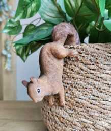 Squirrel Pot Hanger, Autumn Home Decor, Animal Ornaments, Gift, Buddy - thumbnail 1