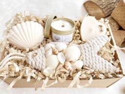 Beach Theme Candle Gift Hamper - Self Care Box Birthday For Friend Seashell Candles Handmade Soy - thumbnail 1