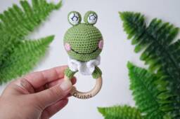 Frog Baby Toy On Wood Ring, Baby First Toy, Greenery Shower Gift, Custom Mom To Be Congrats Present, Knitted Frog