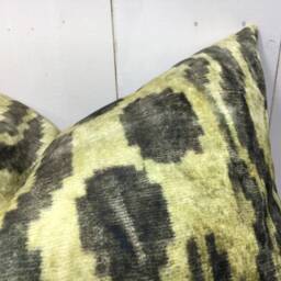 Ikat Velvet Pillow Cover - 24x24, Handwoven Silk Accent - thumbnail 2
