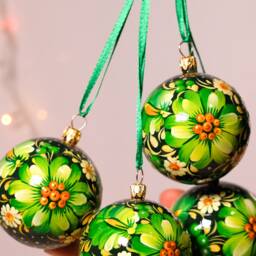 Christmas Ornament Set, Hand-Painted Ukrainian Ornaments 2.4 In, Set Of 4 Baubles, Emerald Green Flower Tree Balls - thumbnail 2