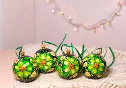 Christmas Ornament Set, Hand-Painted Ukrainian Ornaments 2.4 In, Set Of 4 Baubles, Emerald Green Flower Tree Balls - thumbnail 1