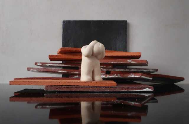 Mental Pain - Expressive Ceramic Figurine For Sandplay & Counseling - image 1