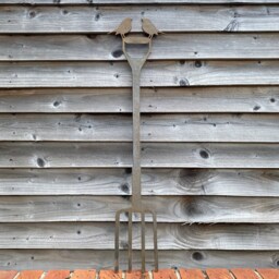 Rusty Metal Robin Garden Fork Ornament, Outdoor Art - thumbnail 3
