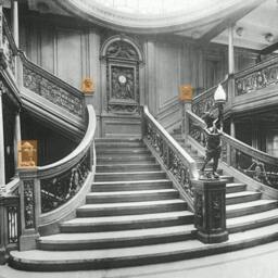 Titanic 12 Scale Pineapple Finial - thumbnail 2
